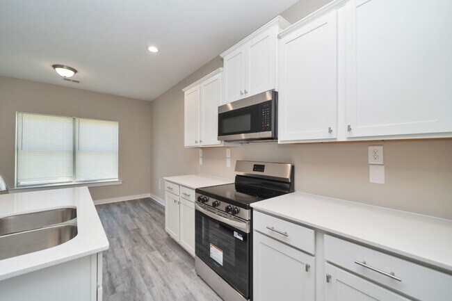 Building Photo - 5525 Blue Jay Cir