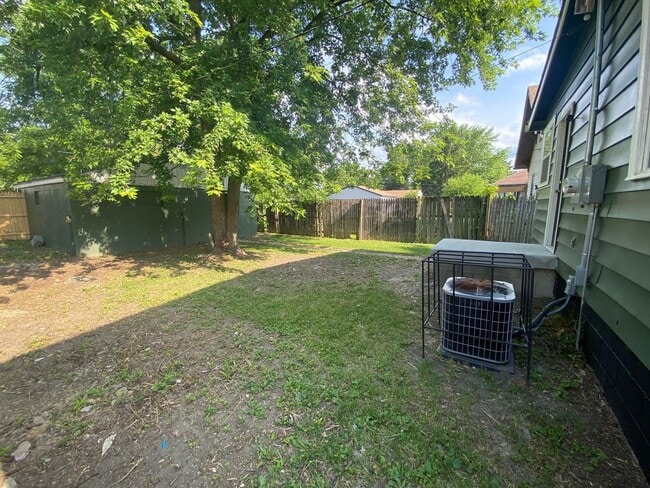 Building Photo - 3 bed 1 bath home in Center Township