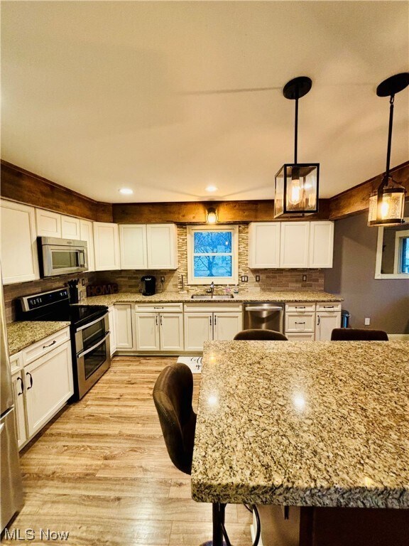 Building Photo - 7281 Meadowlawn Dr