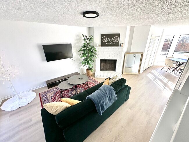 Building Photo - 2623 Gwendolyn Ln