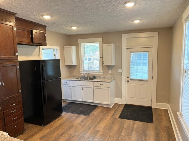 Building Photo - 3 Bedroom Home in Downtown Hamilton