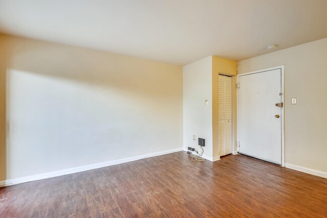 Building Photo - 7611 Maple Ave