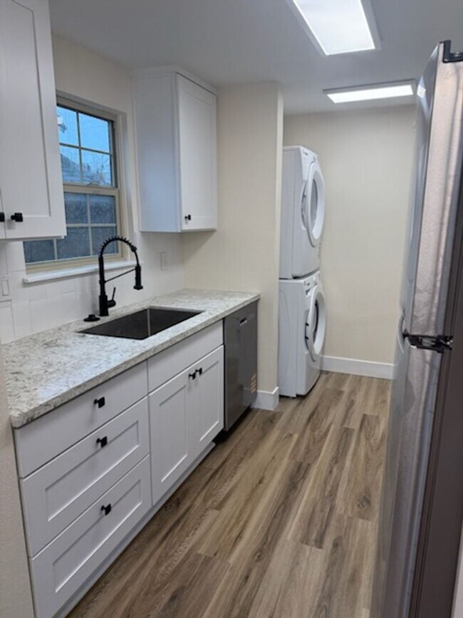 Building Photo - 118000