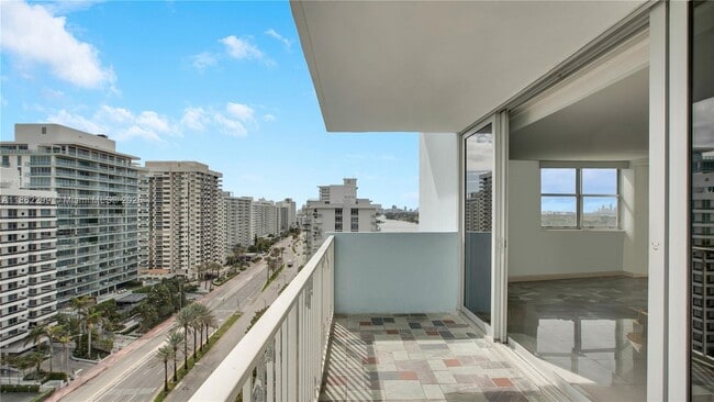 Building Photo - 5838 Collins Ave