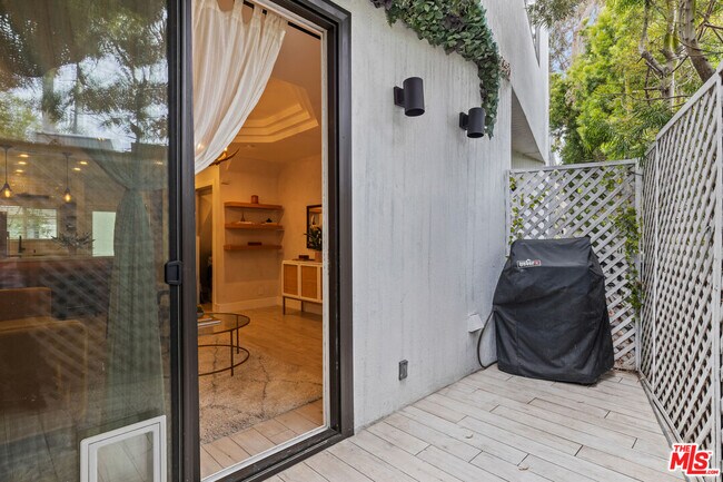 Building Photo - 2500 Abbot Kinney Blvd