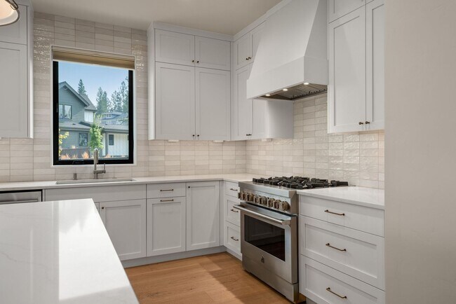 Building Photo - 2971 NW Polarstar Ave