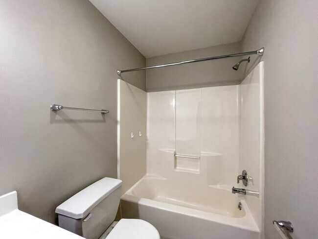 Building Photo - Spacious Three-Bedroom Townhouse in West A...
