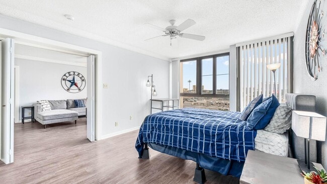 Building Photo - 7701 Wurzbach Rd