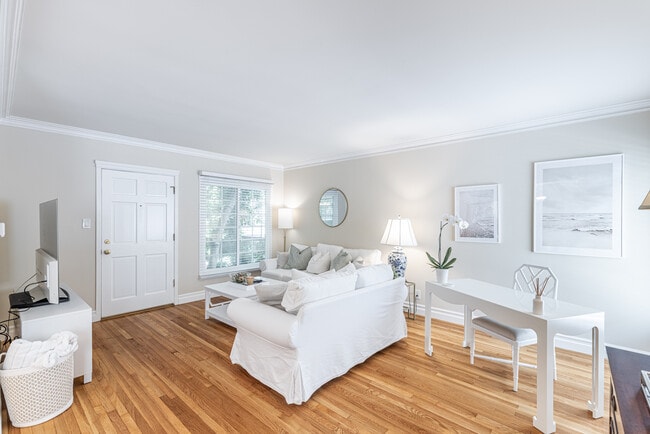 Building Photo - 1412 Kelton Ave