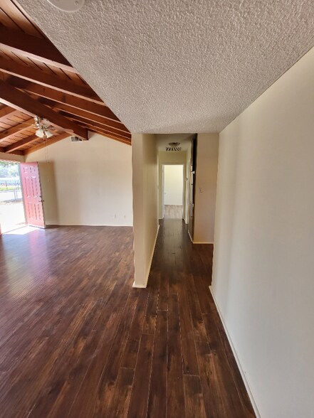 Building Photo - 407 W 6th St