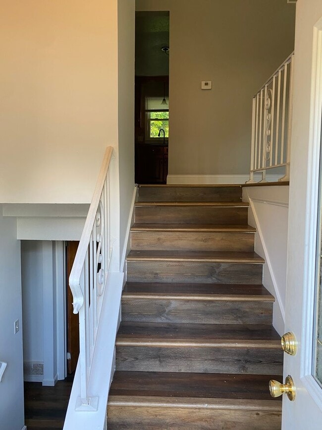 Building Photo - West side location 4br 2.5bth Finished Basement 2crg