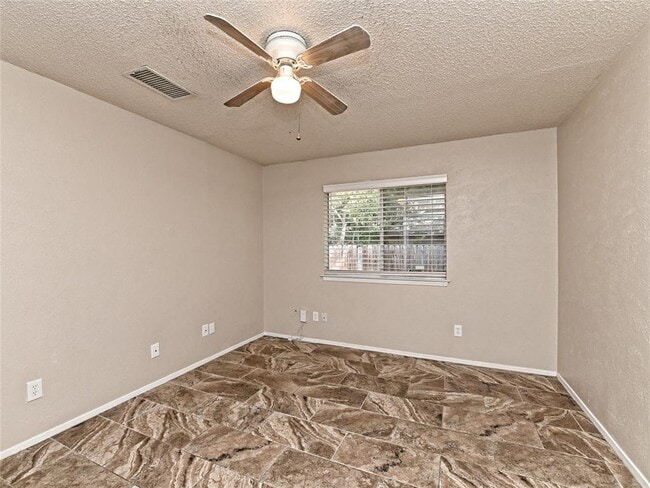 Building Photo - 1916 Gracy Farms Ln