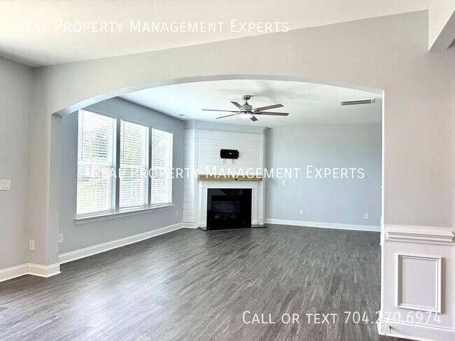 Building Photo - 112 Cramerton Mills Pkwy