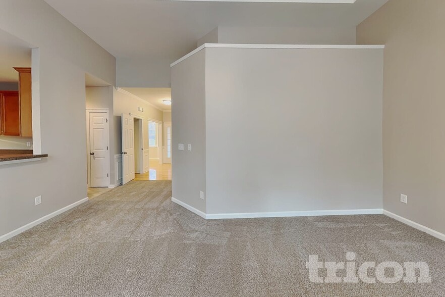 Building Photo - 15609 Carrington Ridge Dr