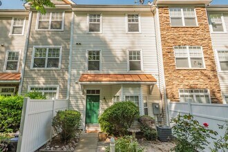 Building Photo - AVAILABLE NOW! PET FRIENDLY! Great 3-Story Townhome Located near Wake Forest!