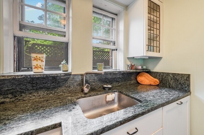 Building Photo - 993 Memorial Dr