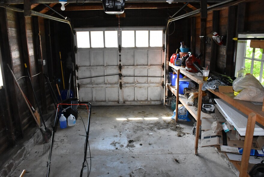 Building Photo - 351 Ravine St
