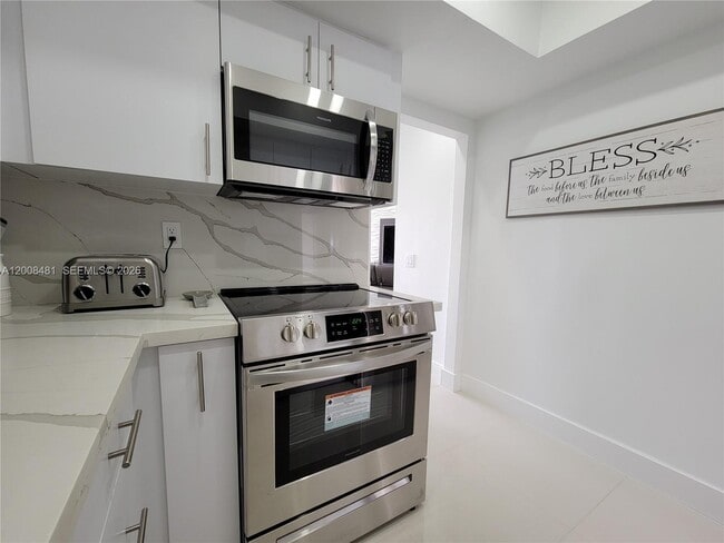 Building Photo - 3505 S Ocean Dr