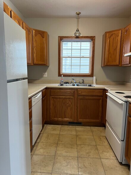 Building Photo - 106 Parade St