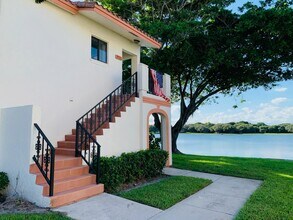 Building Photo - 330 Palmwood Pl