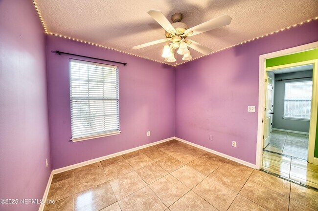 Building Photo - 185 Hawthorn Hedge Ln