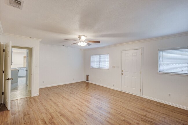 Building Photo - 3263 Bilglade Rd