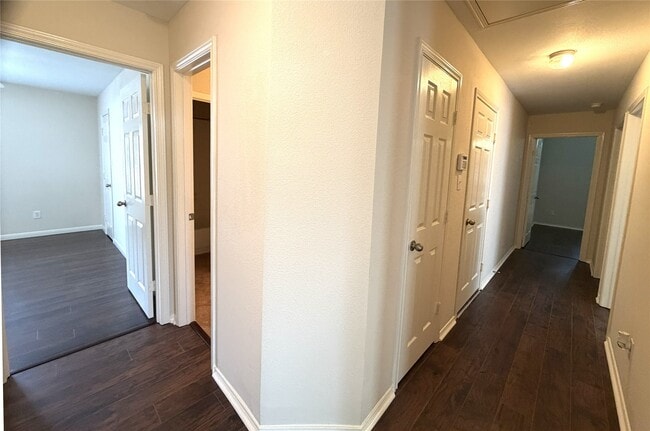 Building Photo - 1707 Magnolia Lake Ln