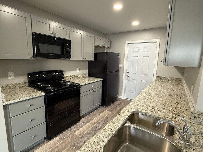 Building Photo - 1136 S Main St