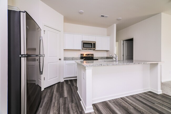 Building Photo - Fantastic 3bd/2ba home! Coming soon!