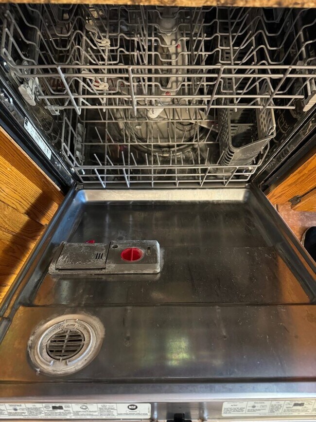 Building Photo - 3 Bed 1 Bath 1 Carport PRE-LEASING