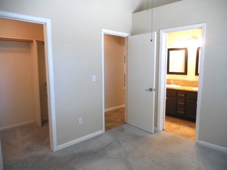Building Photo - 368 Quail Dr