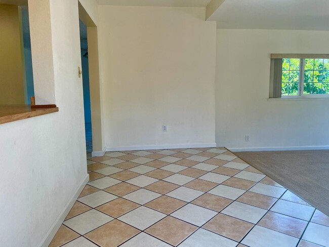 Building Photo - 1375 Mitchell Ln