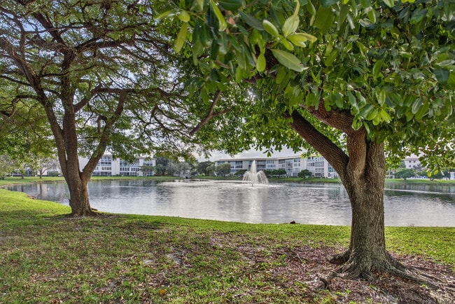 Building Photo - 1904 Bermuda Cir