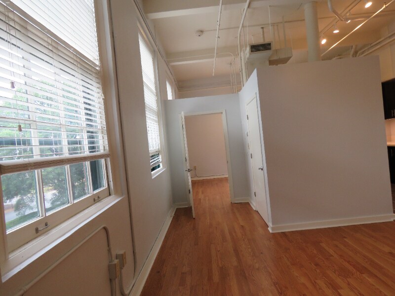 Building Photo - 1401 Scott St
