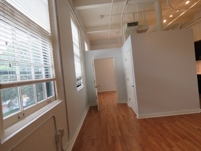 Building Photo - 1401 Scott St