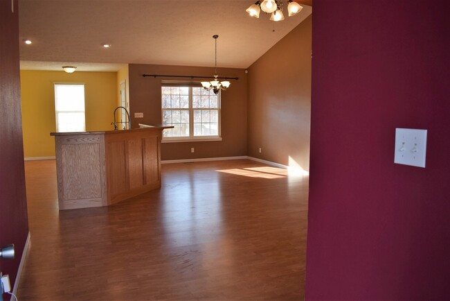 Building Photo - Beautiful spacious home in Waynesville
