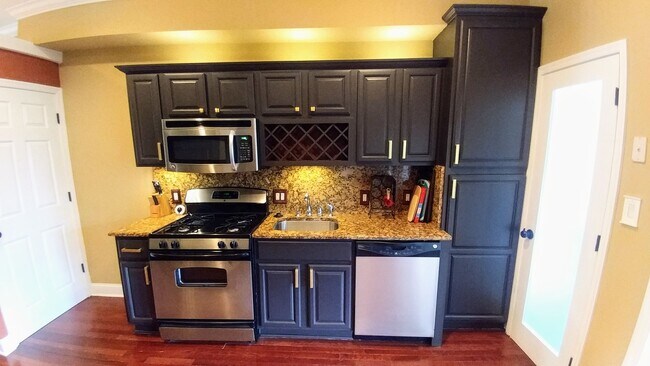 Building Photo - 819 Brooks Ln