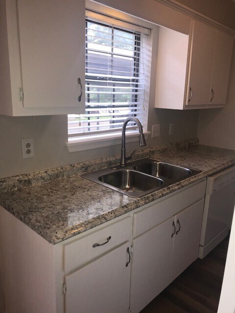 Building Photo - 2626 Kantz Dr