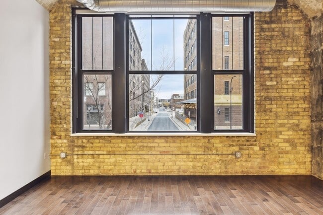 Building Photo - 618 N Washington Ave