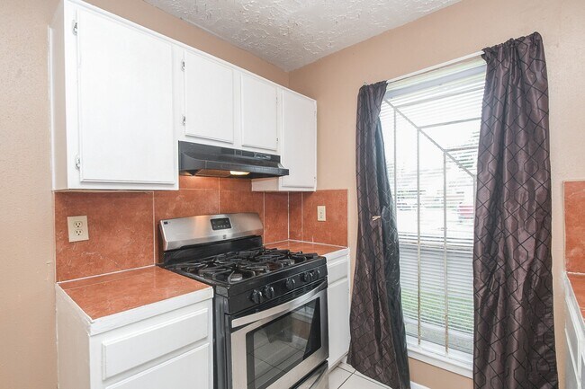 Building Photo - 5411 Regal Ridge Ln