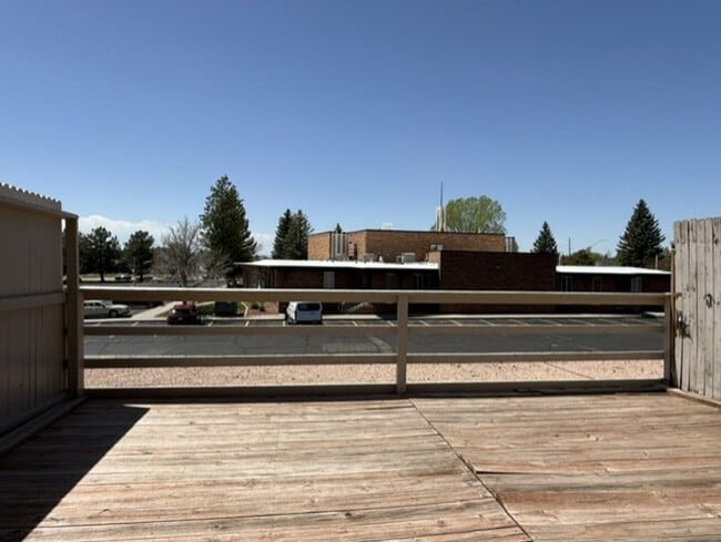 Building Photo - House For Lease