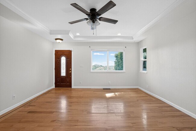 Building Photo - 2230 Sol St