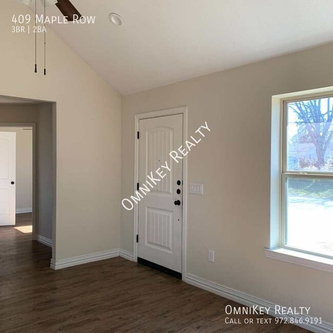 Building Photo - 409 Maple Row