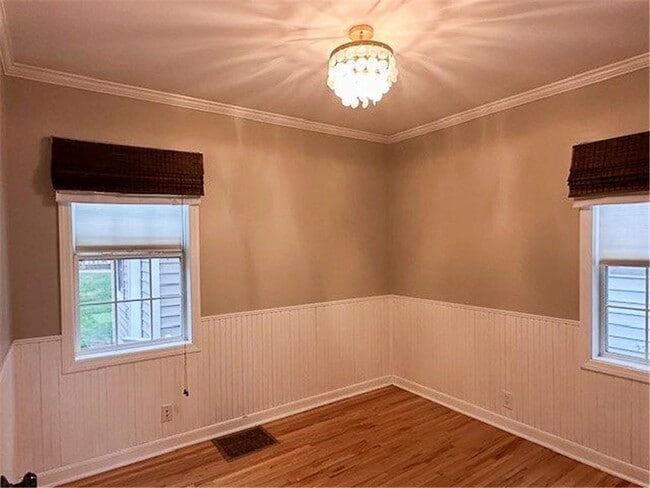 Building Photo - 2836 Dakota Ave S