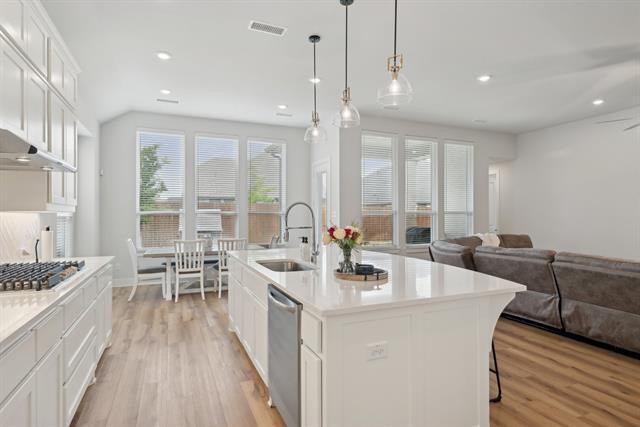 Building Photo - 453 Arcane St