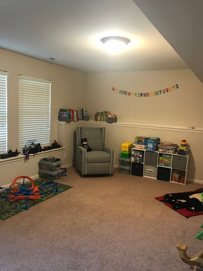 Building Photo - 4809 Broadway Terrace