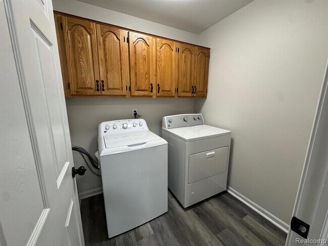 Building Photo - 2343 Heritage Pointe Dr