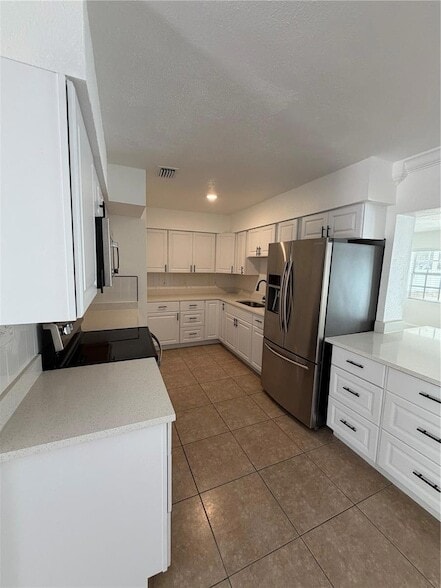 Building Photo - 1702 W Dempsey Ave