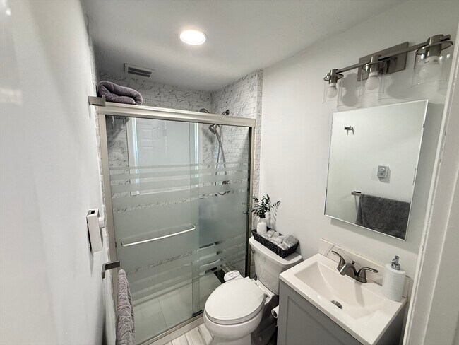 Building Photo - 1338 East St