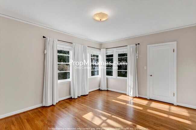 Building Photo - Timeless Updated Home in South Burlingame!...